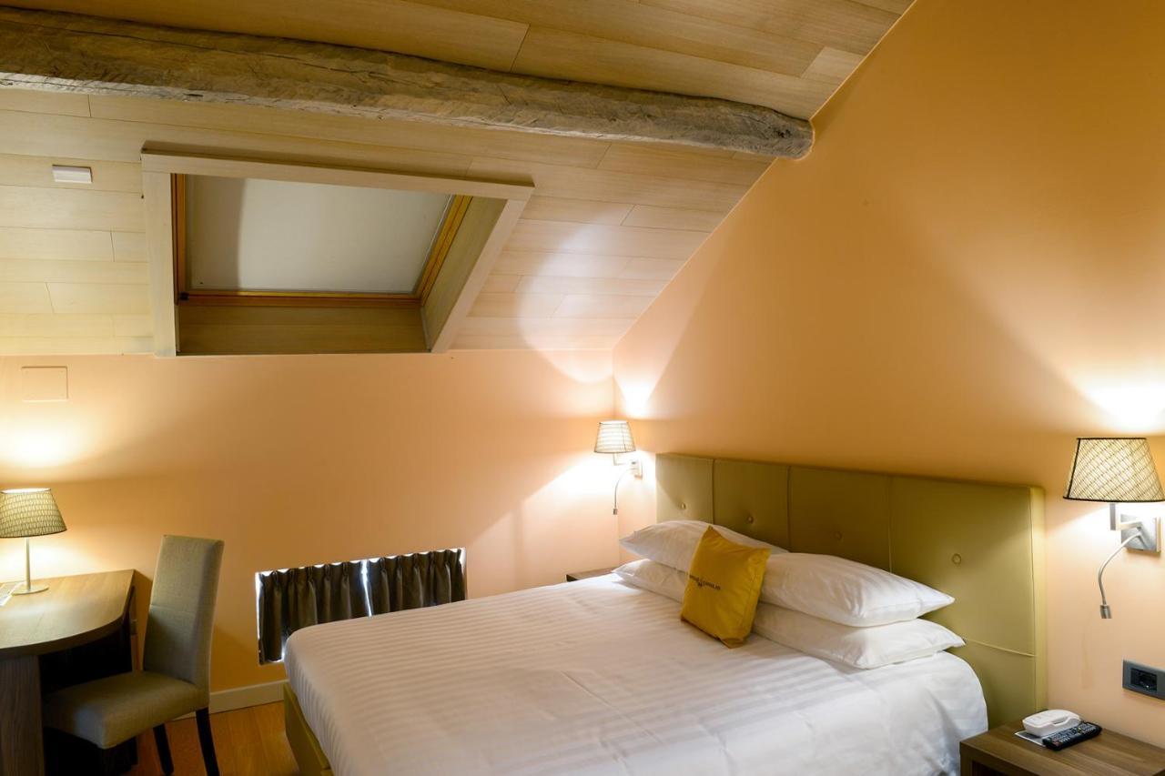 Relais & Spa Castello Di Casiglio Erba Exterior photo