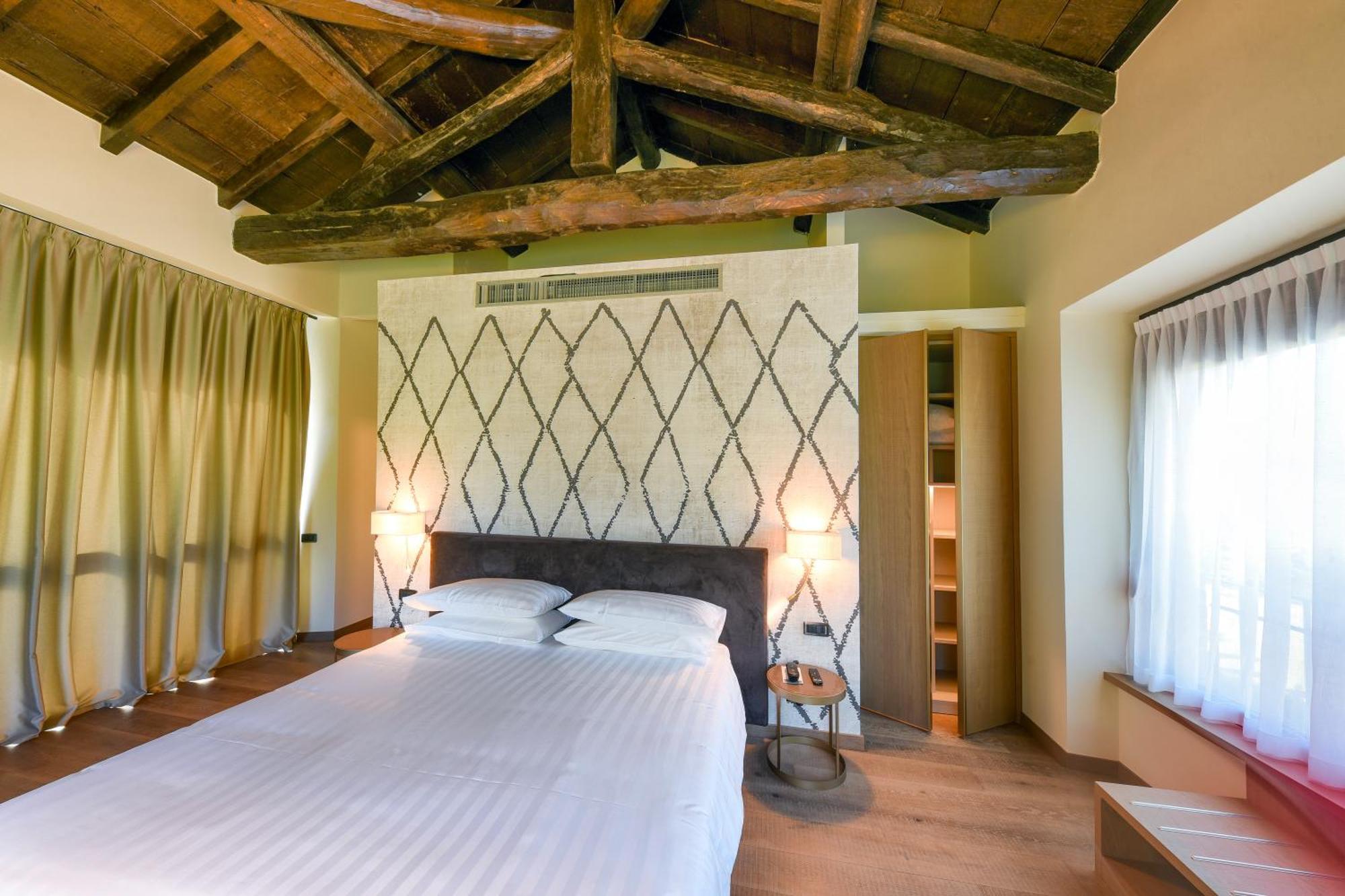Relais & Spa Castello Di Casiglio Erba Room photo